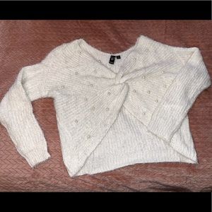 Windsor Knotted White Sweater With Pearls - NWOT